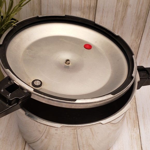 Mirro Kitchen Vintage Mirro Pressure Cooker Aluminum 4 Quart Pot